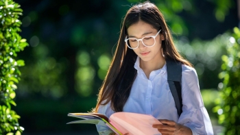 Học ngành Ngôn ngữ Anh, ra trường làm gì, lương tháng bao nhiêu?