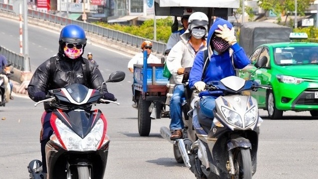Quy định mới nhất về xe về lỗi xe không chính chủ, bị phạt lên tới 12 triệu đồng: Đi xe của vợ/chồng, bố mẹ có bị CSGT phạt không?