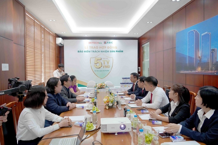 Một công ty vừa ký hợp đồng bảo hiểm trị giá 50 tỷ cho 18 sản phẩm sữa nhập khẩu