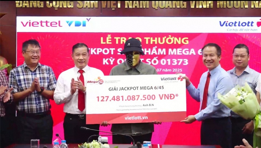 Trúng hơn 127 tỷ đồng Vietlott trong tâm thế bình tĩnh vì 'đã quen làm việc với các con số', chàng trai tiết lộ bí quyết không ai ngờ tới