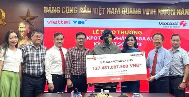 Trúng Vietlott hơn 127 tỷ nhờ dãy số 'lạ thường', người đàn ông tại TP. HCM tiết lộ điều bất ngờ
