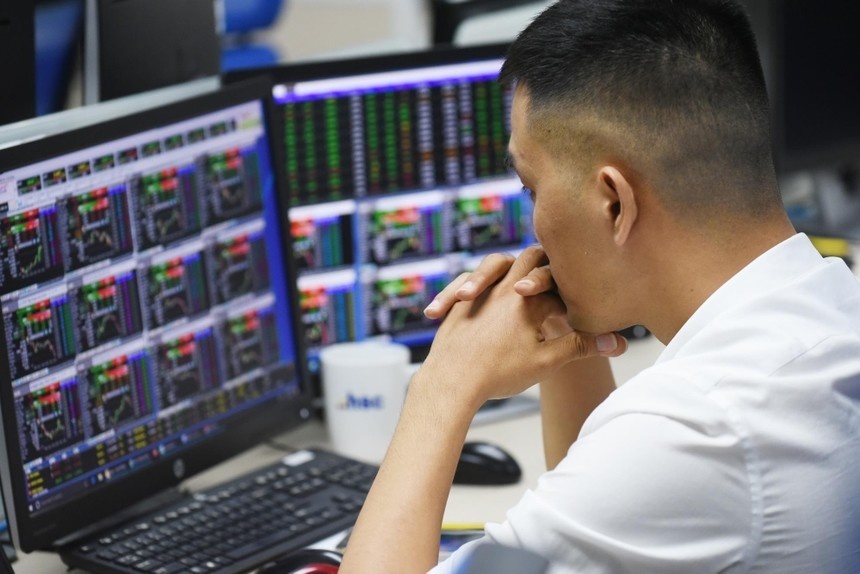 Nhận định chứng khoán 10/7: Nhiều chỉ báo kỹ thuật vào vùng quá mua, VN-Index rung lắc vùng đỉnh