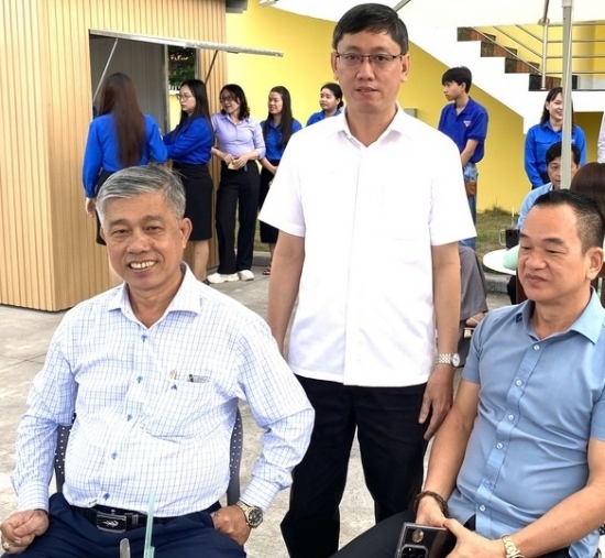 Bí thư phường nhâm nhi cà phê sáng cùng người dân, lắng nghe và hứa đến tận nhà giải quyết phản ánh