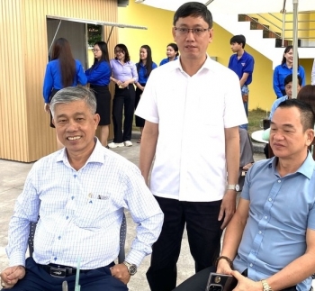 Bí thư phường nhâm nhi cà phê sáng cùng người dân, lắng nghe và hứa đến tận nhà giải quyết phản ánh