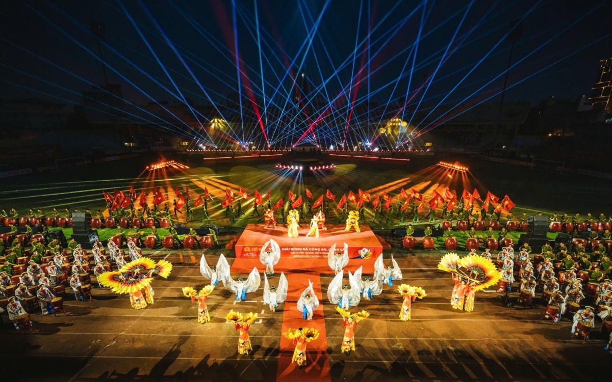 Lễ khai mạc Giải bóng đá Công an, Cảnh sát các nước ASEAN mở rộng 2025: “Bản hòa ca của thể thao, nghệ thuật và tình hữu nghị”.