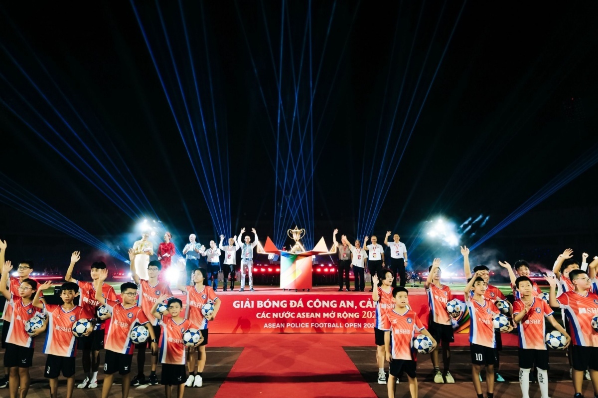 Lễ khai mạc Giải bóng đá Công an, Cảnh sát các nước ASEAN mở rộng 2025: “Bản hòa ca của thể thao, nghệ thuật và tình hữu nghị”.