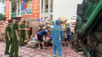 Chưa từng có: Người dân La Phù tự nguyện giao nộp 25 tấn hàng giả, hàng kém chất lượng để tiêu hủy