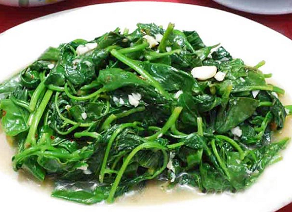 Chỉ vài nghìn một mớ, bán đầy chợ, loại rau 'nhơn nhớt' này lại chứa hàng loạt công dụng đáng kinh ngạc
