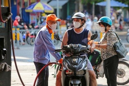 Vì sao quỹ bình ổn giá xăng dầu dư 6.000 tỷ nhưng không dùng?