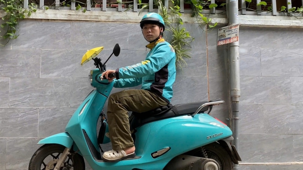 Tốt nghiệp loại Giỏi ngành IT ĐH Công nghiệp Hà Nội vẫn chạy xe ôm công nghệ: Thu nhập nửa triệu/ngày, nói thẳng quan điểm khi bị người quen bắt gặp