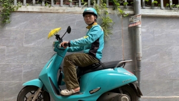 Tốt nghiệp loại Giỏi ngành IT ĐH Công nghiệp Hà Nội vẫn chạy xe ôm công nghệ: Thu nhập nửa triệu/ngày, nói thẳng quan điểm khi bị người quen bắt gặp