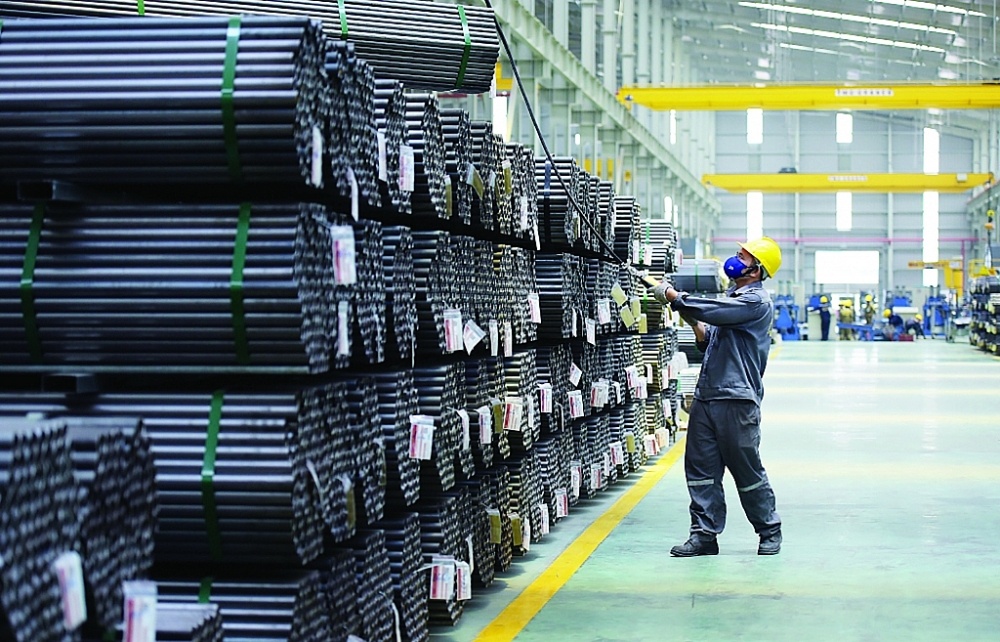 Cục diện mới trong ngành thép: Hòa Phát (HPG) sống khỏe nhờ lá chắn thuế, nhóm tôn mạ lo 'chật đường'