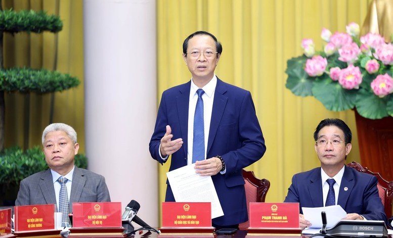 Thứ trưởng Bộ GD&ĐT: Sẽ xếp lại bảng lương, chế độ phụ cấp với giáo viên