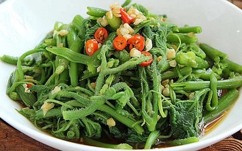 Ở chợ Việt bán đầy một loại rau chỉ vài nghìn đồng nhưng bổ dưỡng chẳng kém 'nhân sâm' ít ai để ý