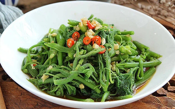 Ở chợ Việt bán đầy một loại rau chỉ vài nghìn đồng nhưng bổ dưỡng chẳng kém 'nhân sâm' ít ai để ý