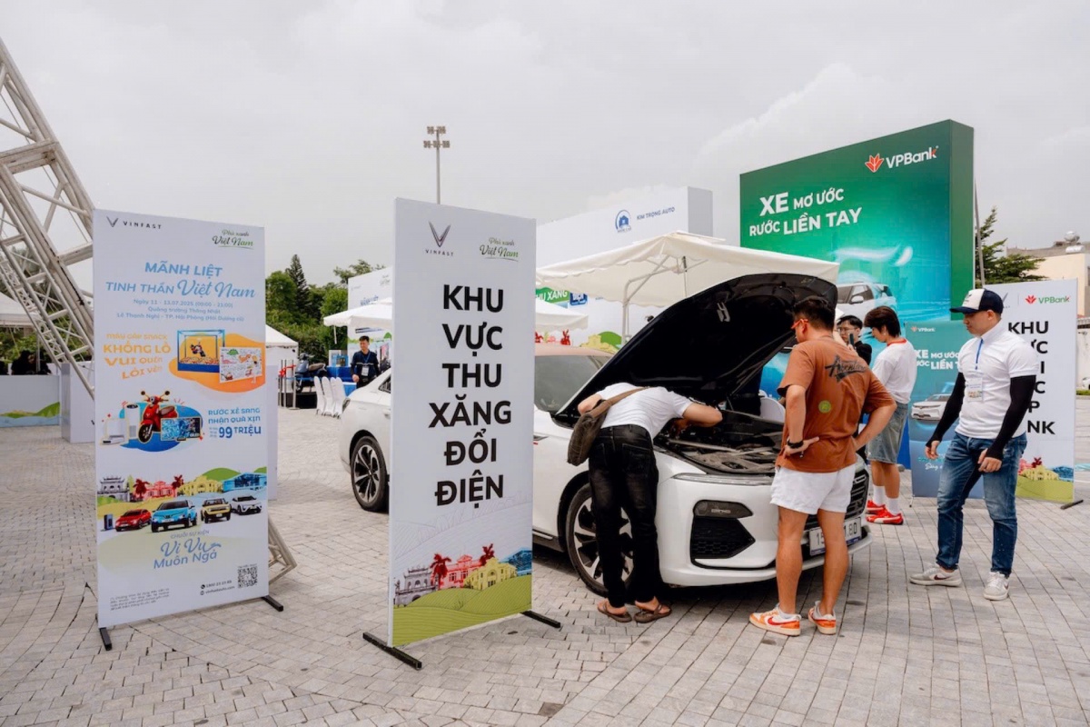 VinFast gây sốt tại Hải Phòng: Xe điện Việt 'ngon - bổ', ưu đãi cả trăm triệu đồng khiến khách chốt cọc liền tay