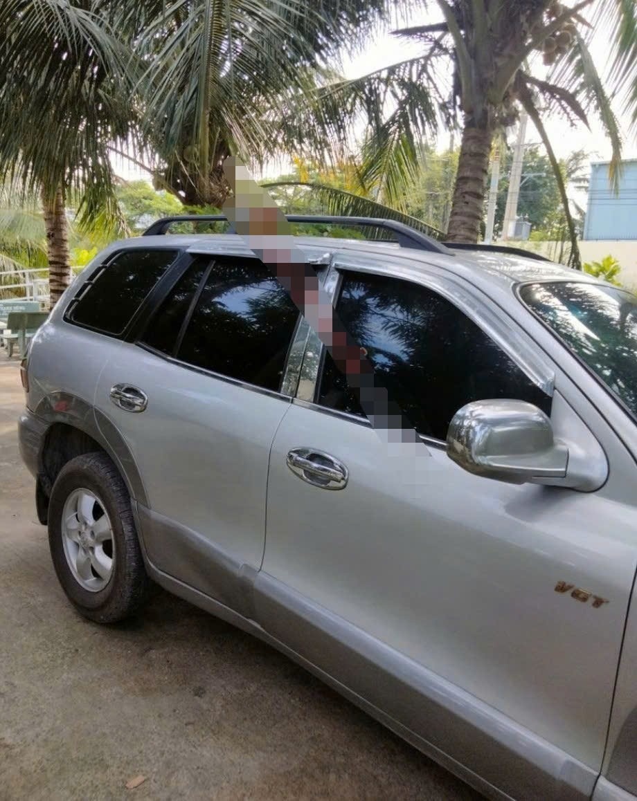 Hyundai SantaFe Gold 2.0 AT lên sàn xe cũ với giá chỉ 175 triệu đồng, chủ xe đưa ra cam kết thẳng ‘vẫn còn zin’ keo chỉ