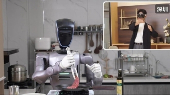 Dùng kính VR điều khiển robot nấu bít tết từ 2.000 km: Trung Quốc khiến thế giới sửng sốt