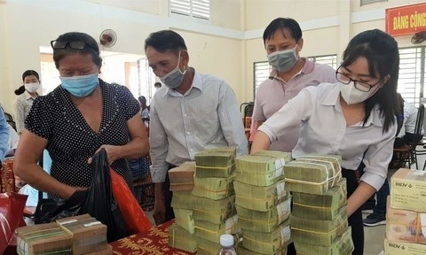 Vinhomes (VHM) tạm ứng hơn 5.200 tỷ đồng đền bù làm siêu dự án, hàng nghìn hộ dân 'đổi đời' thành tỷ phú
