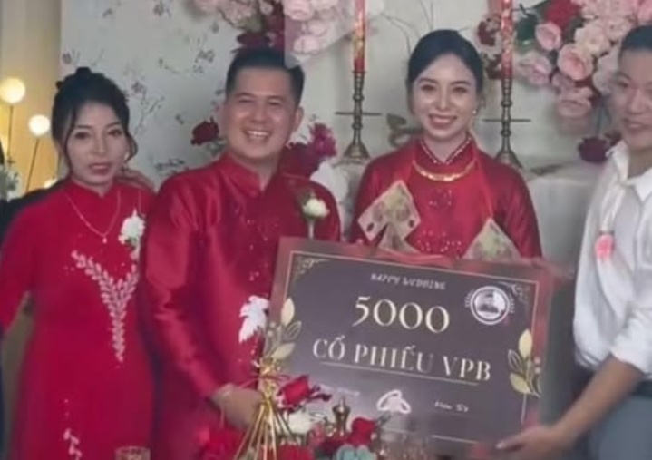 Mừng cưới bằng 5.000 cổ phiếu VPBank, cặp vợ chồng bất ngờ 'thịnh vượng'