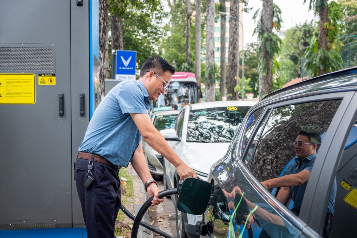 Chủ xe ở TP.HCM dễ dàng sạc nhanh ngay tại trung tâm thành phố