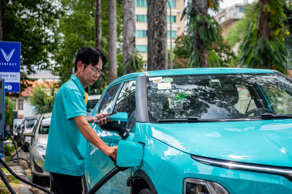 Chủ xe ở TP.HCM dễ dàng sạc nhanh ngay tại trung tâm thành phố