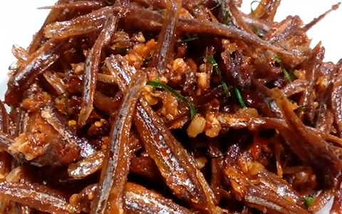 Loại cá 'nhỏ mà có võ' xuất hiện khắp chợ Việt, vừa ngon vừa rẻ lại là nguyên liệu làm ra đặc sản nức tiếng thế giới