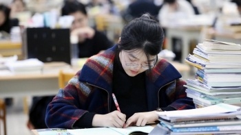 Quốc gia láng giềng của Việt Nam ra yêu cầu chuẩn mới trong tuyển dụng, trình độ Cử nhân vẫn chật vật tìm việc làm