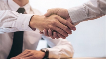 Bán bảo hiểm kèm dịch vụ ngân hàng có thể bị phạt tới 500 triệu đồng