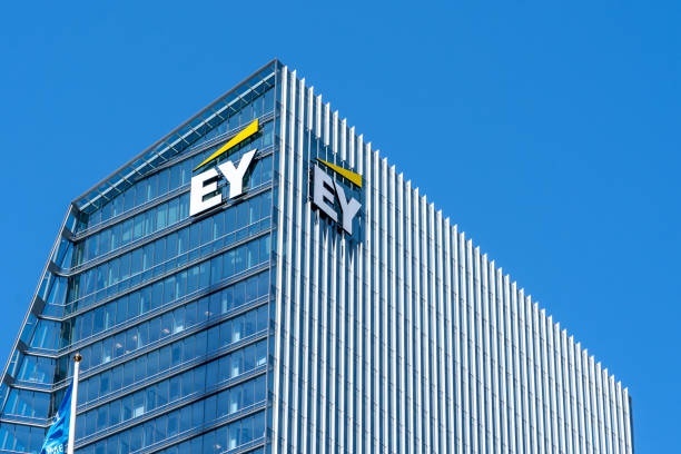 Đình chỉ tư cách hành nghề 3 kiểm toán viên của Ernst & Young Việt Nam