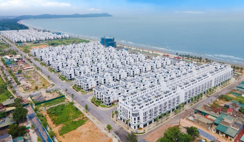 Vay nóng 5 tỷ đồng từ sếp lớn, doanh nghiệp BĐS quy mô 12.700 tỷ kinh doanh ra sao?