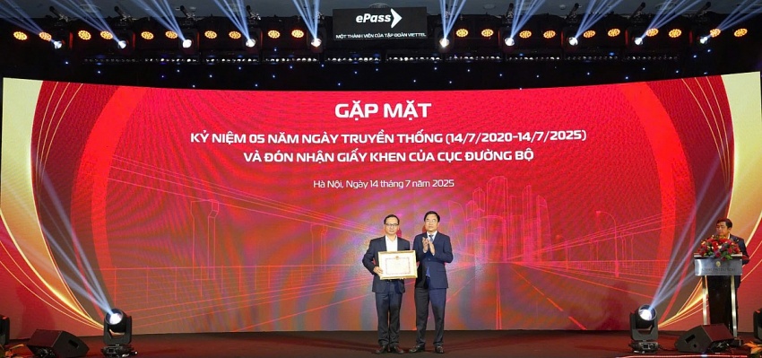 Viettel được Bộ Quốc phòng tặng món quà vô giá sau cột mốc phục vụ 1 tỷ lượt xe bằng công nghệ 'không sao chép'