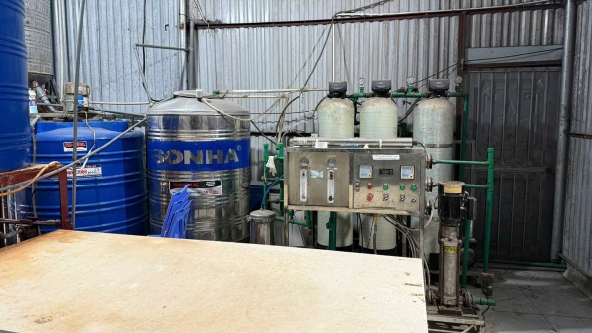 Đường dây sản xuất cồn giả do nguyên phó chủ tịch thị trấn ở Hà Nội điều hành