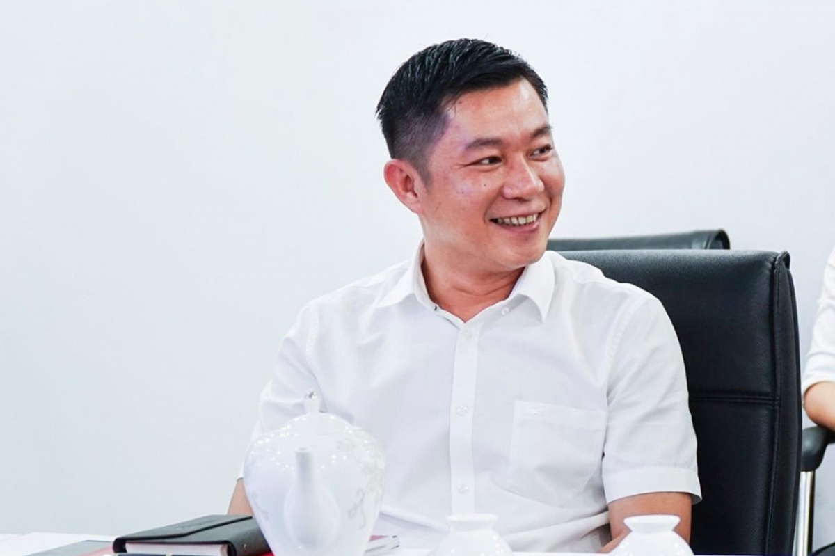 Cổ phiếu tăng trần 16 phiên trong tháng, cựu Chủ tịch bỏ túi hàng chục tỷ đồng