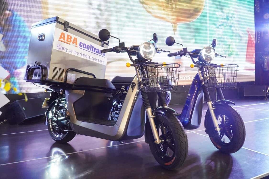 Xe máy điện Việt là 'con cưng' của giới shipper: Chạy 150km mỗi lần sạc, đổi pin chỉ 2 phút