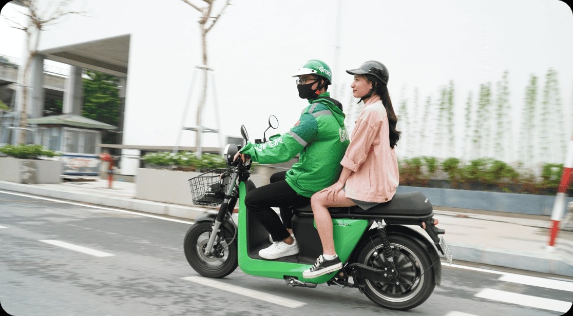 Xe máy điện Việt là 'con cưng' của giới shipper: Chạy 150km mỗi lần sạc, đổi pin chỉ 2 phút