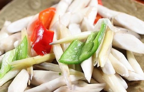 Thứ rau mọc dại có hình dáng lạ mắt, 'lớn nhanh như thổi', 10 ngày hái bán 1 lần: Vị ngon lạ miệng, giá lên tới 200.000 đồng/kg
