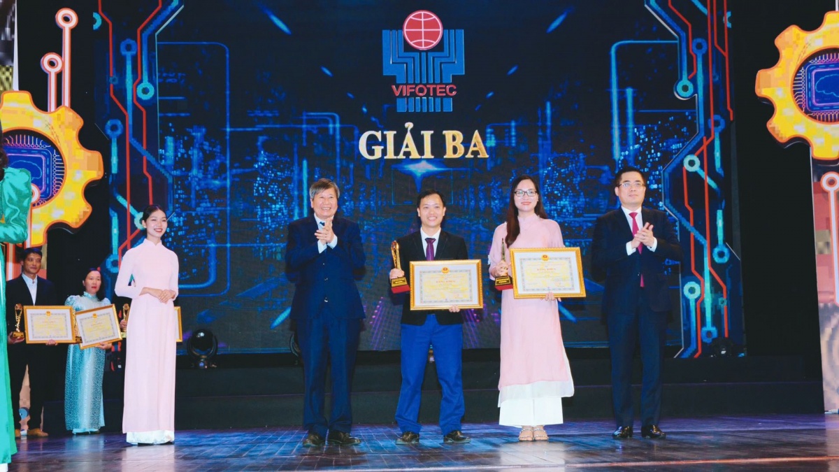 Tốt nghiệp Ngoại thương, cô gái 9X quyết tâm về quê khởi nghiệp 'hồi sinh' tinh hoa biển cả