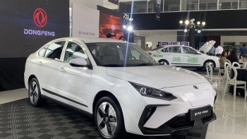 Mẫu sedan điện hạng C đẹp như Camry, giá chỉ 482 triệu chính thức về đại lý: Bảo hành lên đến 8 năm, lại đến từ thương hiệu lớn