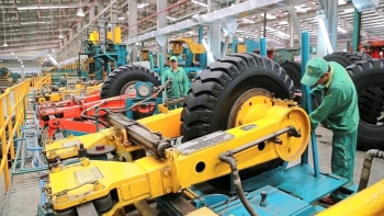 Doanh nghiệp muốn sản xuất lốp xe chuyên dụng cho VinFast báo lãi sụt giảm 60%