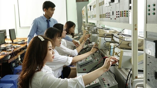 Ngành học Việt Nam cần 100.000 nhân sự/năm, sinh viên chưa ra trường đã có việc, lương khởi điểm 18 triệu