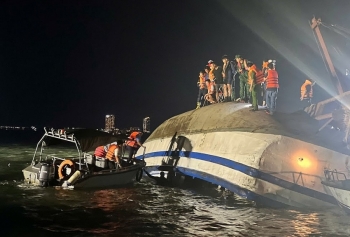 Vụ lật tàu ở Quảng Ninh: Chân dung doanh nghiệp miễn phí chỗ ở, cung cấp hàng trăm suất ăn cho thân nhân nạn nhân
