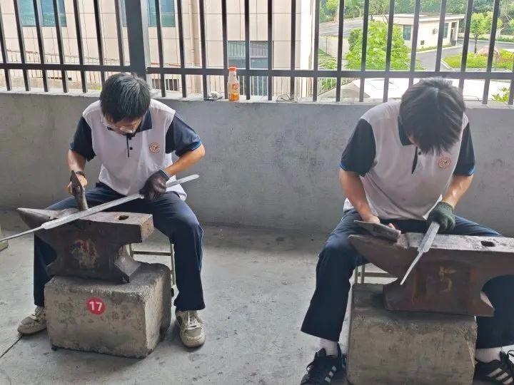Ngành học 'đập sắt' ra tiền: Chỉ tuyển 30 người mỗi năm, miễn học phí, gần như 100% có việc sau tốt nghiệp