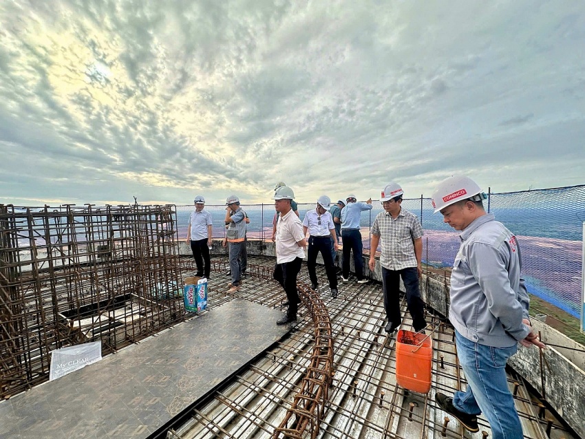 Cất nóc tháp không lưu cao 123m, được ví như 'bộ não' siêu sân bay Long Thành