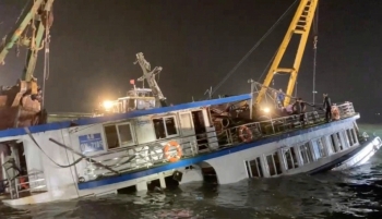 49 người gặp nạn vụ lật tàu ở Hạ Long, 3 đại gia bảo hiểm trên sàn chứng khoán sẽ bồi thường bao nhiêu?