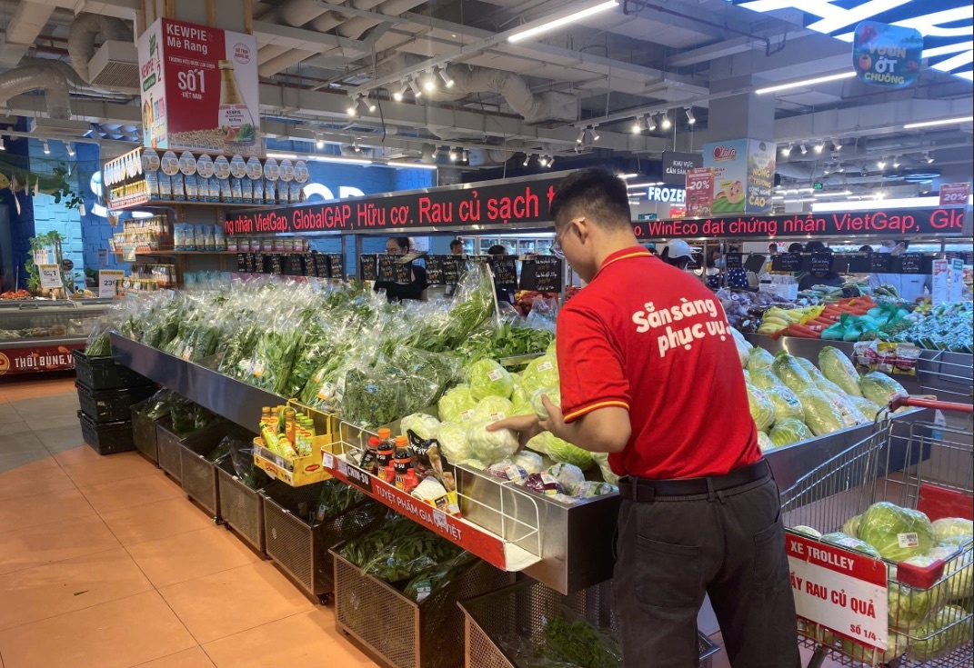 Siêu thị WinMart chủ động tăng dự trữ hàng thiết yếu, cam kết bình ổn giá trước bão số 3