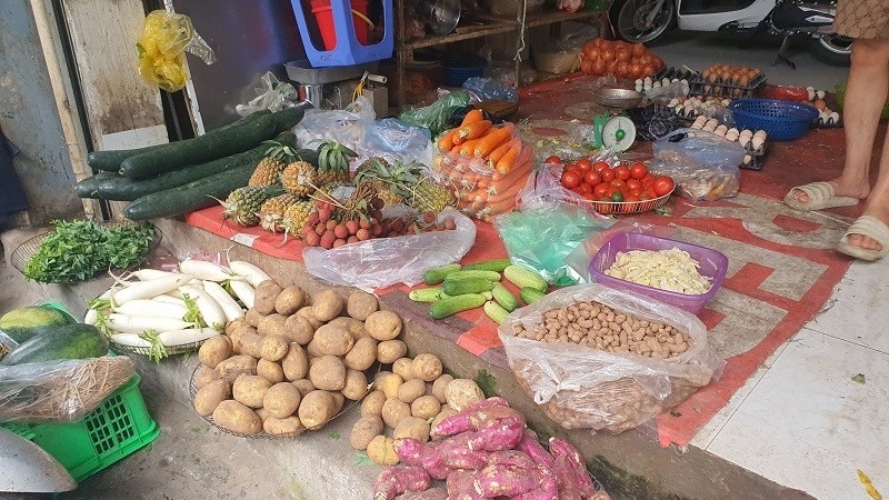 Hà Nội trước giờ bão Wipha đổ bộ: Giá rau bật tăng, tâm lý người dân ra sao?