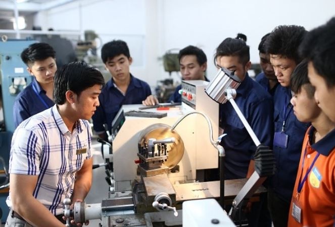 Học nghề sớm: Tấm vé an toàn đảm bảo tương lai trước những đe doạ từ AI