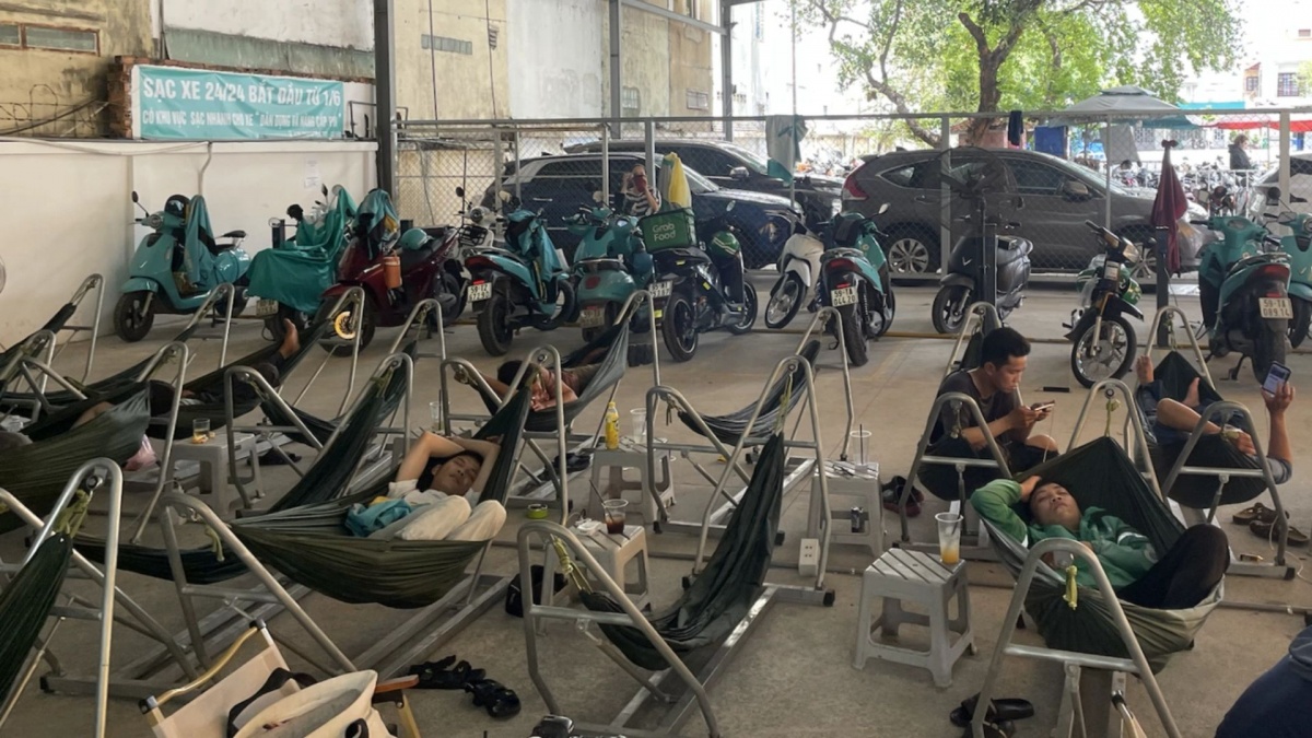 Mô hình quán cà phê độc lạ tại TP.HCM: Vừa sạc pin xe vừa được ăn uống, ngủ nghỉ
