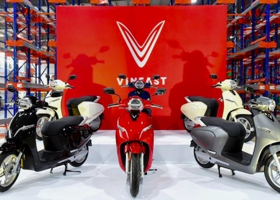VinFast trình làng xe điện 2 pin tháo rời, chạy 262 km/lần sạc, giá chỉ 18 triệu đồng